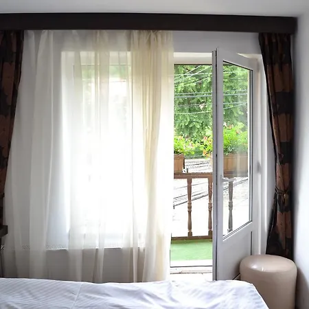 Chic City Rooms-3